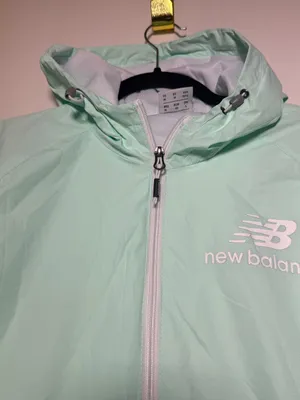 New Balance Women's Mint Hooded Windbreaker Jacket Medium Activewear thumbnail 2