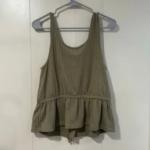 Free Assembly Olive Green Ribbed Button Front Tank Top Size Medium | Peplum Draw thumbnail 2