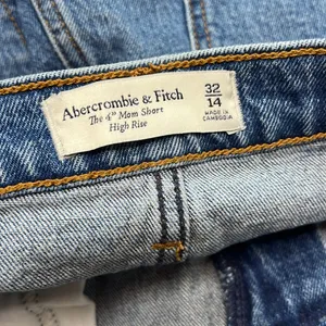 Abercrombie and Fitch 4” High Rise Mom Shorts thumbnail 9