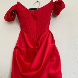 HOUSE OF‎ CB 'Loretta' Red Satin Off Shoulder Dress/Size XS NWOT thumbnail 7