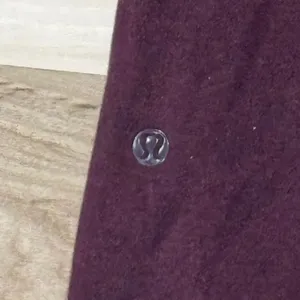 Lululemon Mesh Cropped Maroon Leggings Women’s 6 thumbnail 3