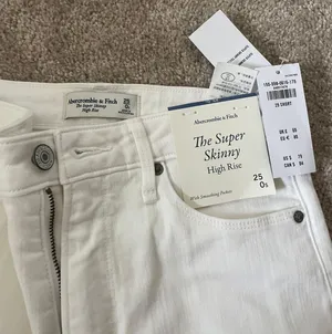 NWT White Abercrombie Jeans thumbnail 2
