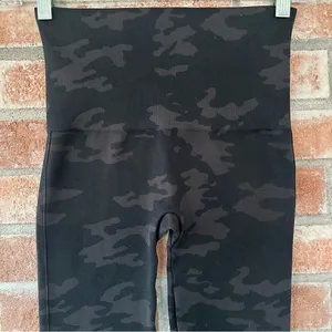 Spanx Camouflage Camo Cropped Leggings Seamless Women’s Small Black Athletic Gym thumbnail 4