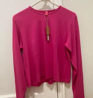 SKIMS NWT Cropped Long Sleeve T-Shirt Top AP-LGS-1370 Raspberry Size 2X thumbnail 5
