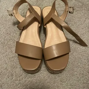 Tan platform heels thumbnail 2