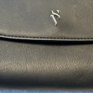 Vera Wang Small Black Crossbody Bag thumbnail 9