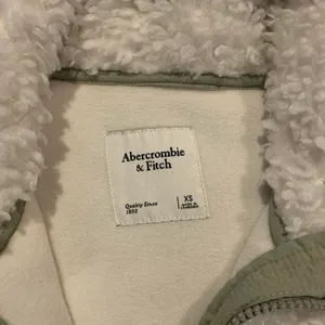 Abercrombie Sherpa Full Zip Jacket XS Cozy Teddy Fleece Cream And‎ Sage thumbnail 4