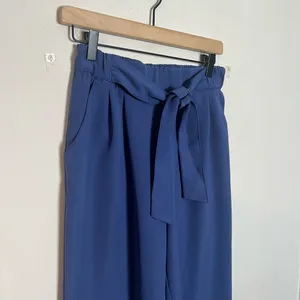LULULEMON- Noir Pant Woven Gatsby Blue Size 6 thumbnail 3