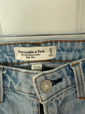 Abercrombie & Fitch The 90s Relaxed Jean thumbnail 3