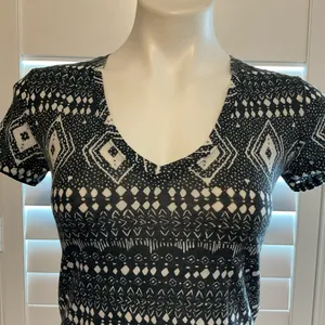 Urban Outfitters Black & White Geometric V-Neck Tee thumbnail 2