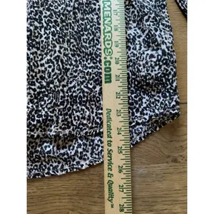 Old Navy Women Sz Small Leopard Print Popover Top Long‎ Sleeve Lightweight Shirt thumbnail 4