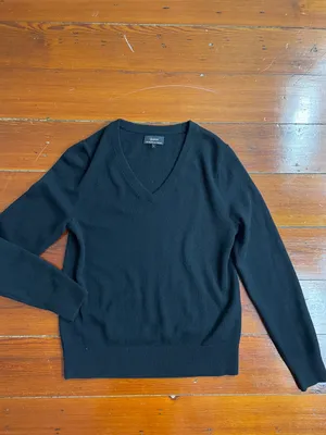 Quince 100% Mongolian Cashmere Black V-Neck Sweater Sz S 🧡🎀 thumbnail 7