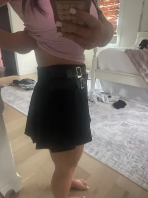Black skirt with shorts under thumbnail 3