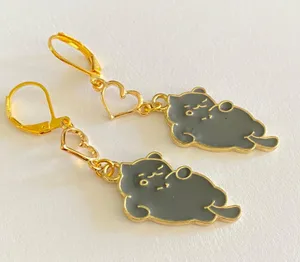 Handmade Kawaii gray cat heart dangle earrings✨ thumbnail 2