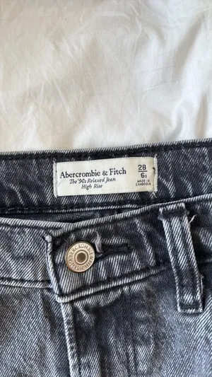 Abercrombie Relaxed 90s High-Rise Jeans thumbnail 6