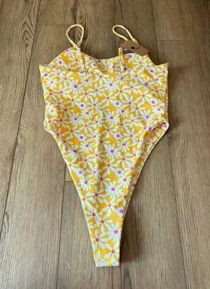 One Piece Bathing Suit Size M thumbnail 5