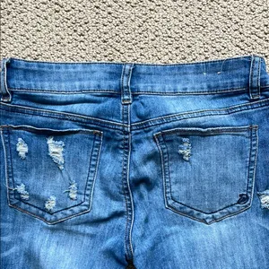Indigo Rein Distressed Ankle Jeans in Blue thumbnail 11