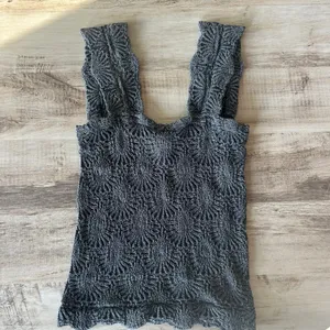 Intimately Free People Charcoal Gray Fitted Floral Tank Size XS/S thumbnail 4