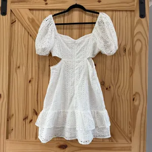 NWT Showpo Dress with side cutouts size 8 thumbnail 2