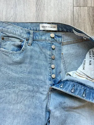 Aritzia Denim Forum The Arlo Hi-Rise Straight Jean in Light Wash Size 29 thumbnail 6