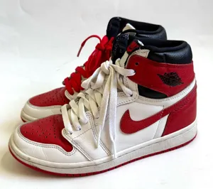 Nike Retro 1 Air Jordan Mid Sneakers Red Black White Size 7 Youth/8.5 Women thumbnail 1