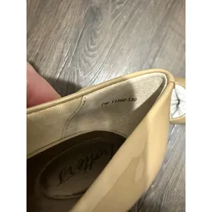 Trotters Women's Candela Dress Pump Nude Beige Patent Leather - Size 7 Wide thumbnail 4