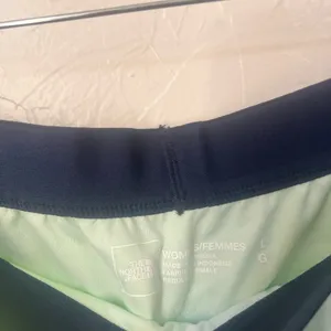 The North Face Women's Wander Shorts - Neon size L NWT thumbnail 6