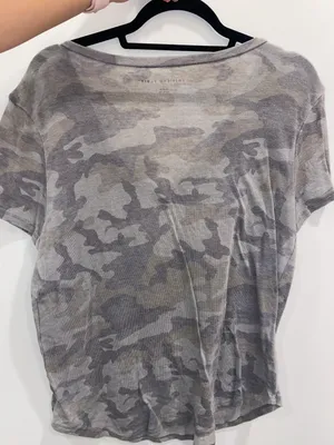 American Eagle Outfitters Camo V Neck T-shirt thumbnail 2