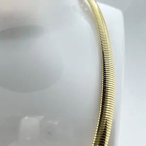 VTG NWOT 1980s Polished Gold Tone Ribbed Chevron Shaped Pendant Choker Necklace thumbnail 5