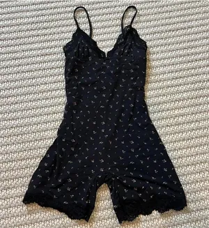 Skims Fits Everybody Lace Triangle Onesie thumbnail 1