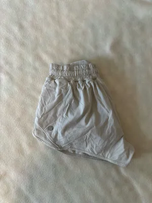 Lululemon Hot Hot Shorts thumbnail 2