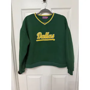 Edikted‎ Dallas Graphic Oversized V-Neck Sweatshirt Green Yellow Small thumbnail 2