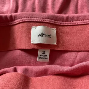 Wilfred Aritzia Pink Ruched Midi Skirt XS Side Slit Y2K Bodycon thumbnail 5