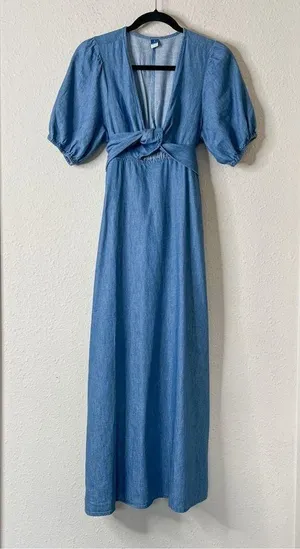 Old Navy Fit & Flare Twist-Front Maxi Dress Chambray Size Small thumbnail 3