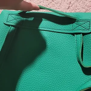 🌈 Green Backpack thumbnail 3