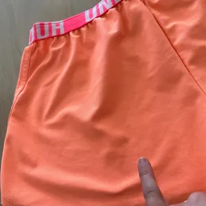 Under Armour women’s loose fit orange & pink athletic shorts large thumbnail 7