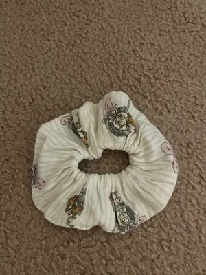 Cindy Lou Scrunchie thumbnail 3