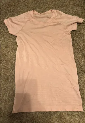 Lululemon Swiftly Tech Short Sleeve 2.0 thumbnail 2