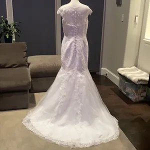 Gorgeous Mermaid Style Wedding Dress White Size 14 NWOT thumbnail 4