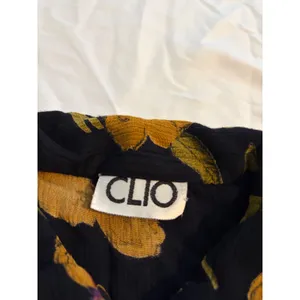 Clio 90s Shirt Tropical Floral‎ Black Rayon Crinkle Button Down Short Sleeve thumbnail 4
