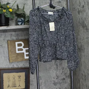 NWT Universal Thread Womens Balloon Long Sleeve Blouse 92235285 Black Abstract S thumbnail 4