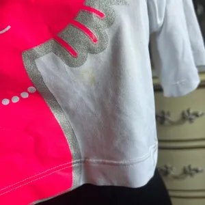 White and pink cropped tee with a cute cat design #croptop thumbnail 3