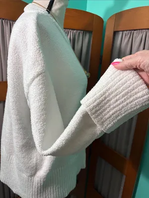 Cozy Women's Cream Bouclé Crewneck Sweater thumbnail 7
