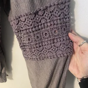 Knox Rose Blouse Top Purple Crochet Lace Peplum Long Sleeve Keyhole Peasant Med thumbnail 6