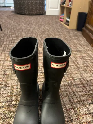 Hunter Boots Black rain boots #rainydays Stylish black rain boots. Durable and waterproof. Perfect for wet weather. thumbnail 2