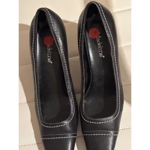 Madeline Discovery Black Leather Square Toe Pumps Contrast Stitch Heels Size 8M thumbnail 2