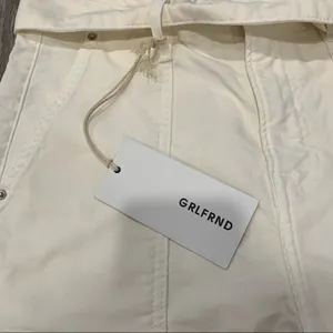 GRLFRND Belted High Rise Zipper Pocket Skylar Off White Denim Jeans NWT Size 26 thumbnail 7