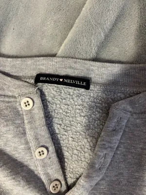 Brandy Melville Cropped Sweatshirt Grey thumbnail 3