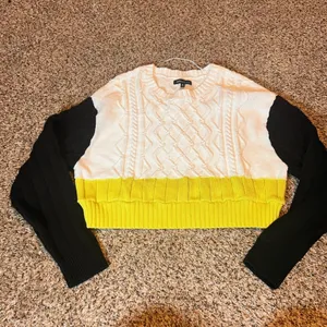 Kendall‎ & Kylie Color Block Cable Knit Cropped Sweater Small White Black Yellow thumbnail 2