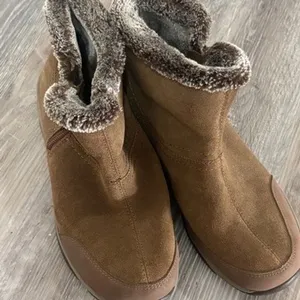 Easy Spirit Womens Brown Suede Faux‎ Fur Trim Ankle Boots Side Zip Size 9.5 Wide thumbnail 4